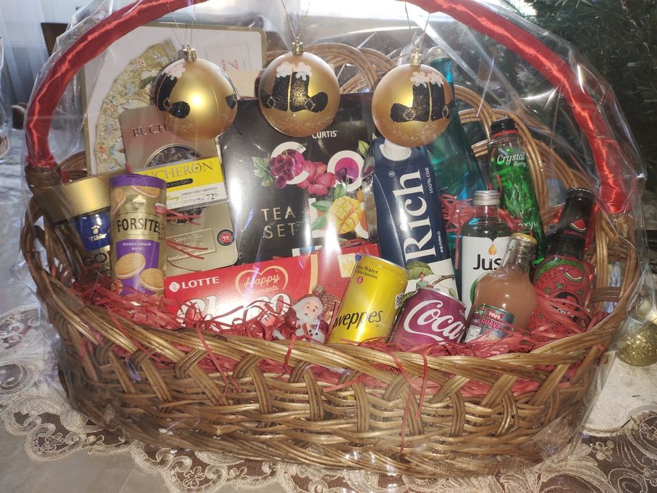 Yangi yilga Savatlar shokolad va ichimliklar Корзины на новый год