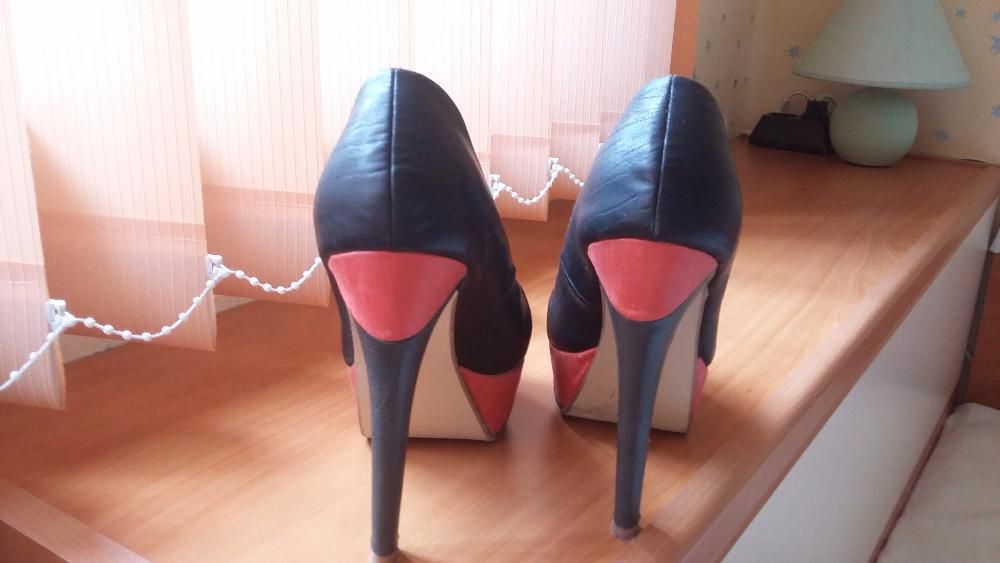 Дамски обувки на висок ток