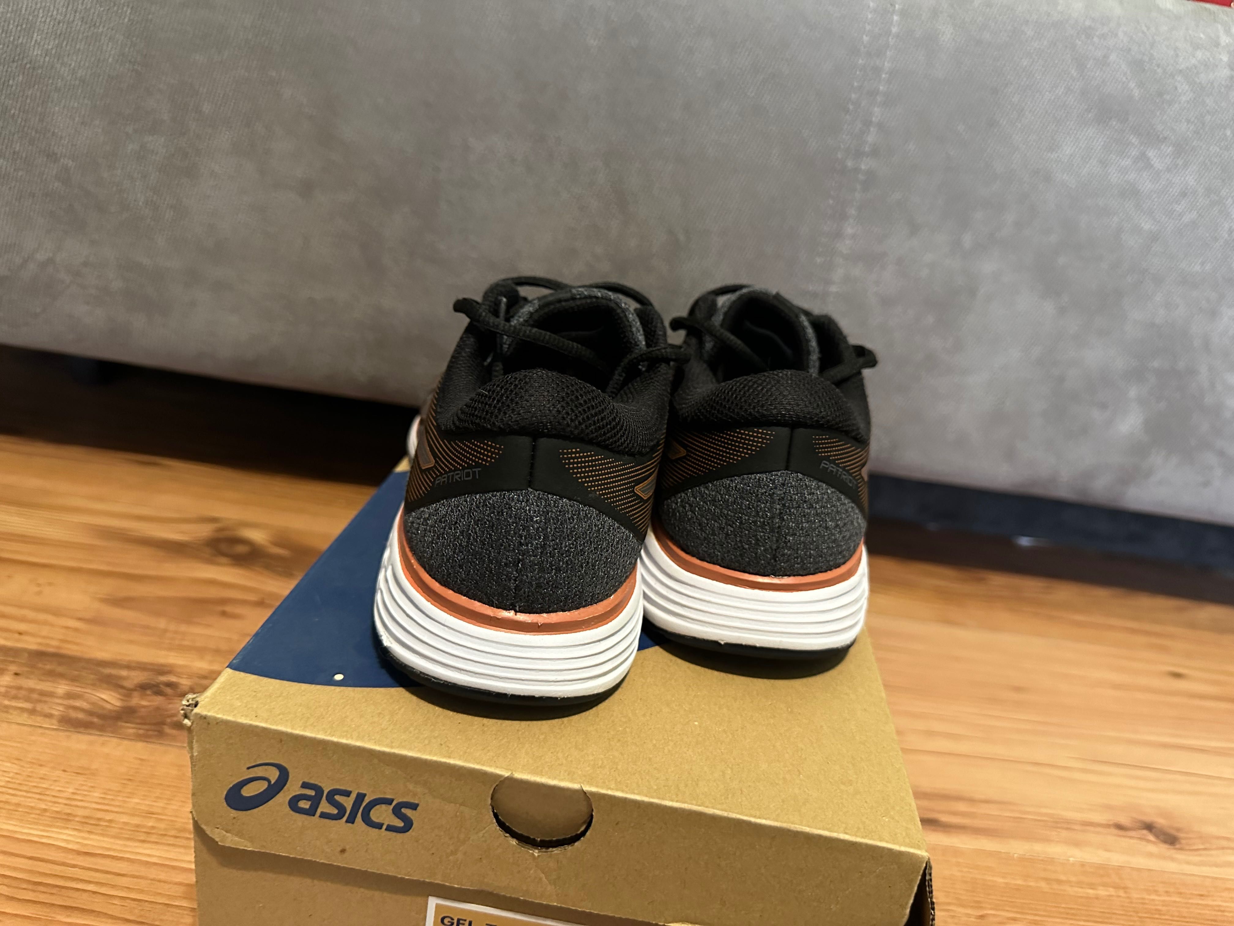 ASICS обувки модел 1011A609