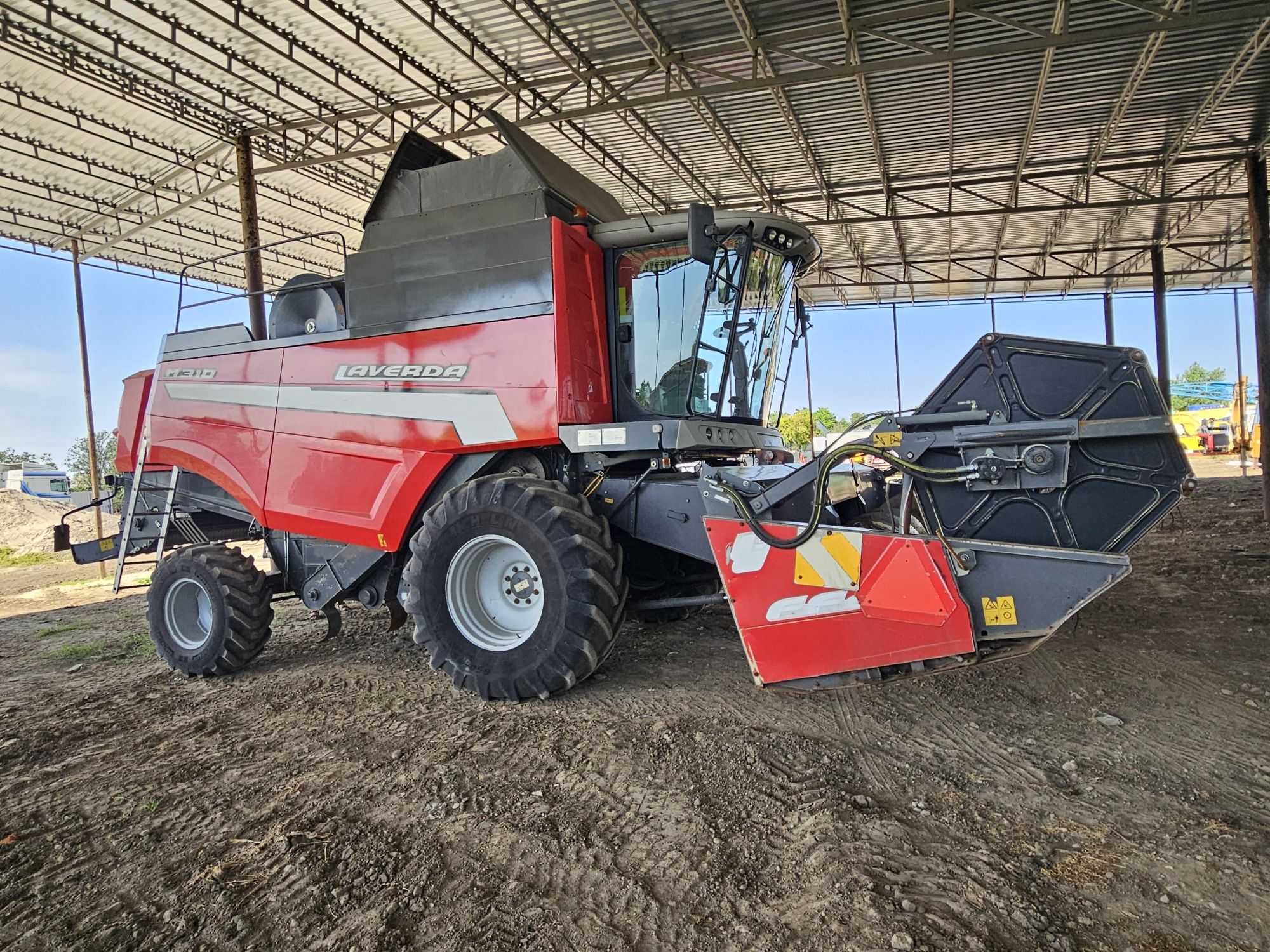 Vând urgent combina laverda m310