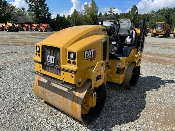 Тандемный вибрационный каток CAT [CB2.7 GC] 3тон