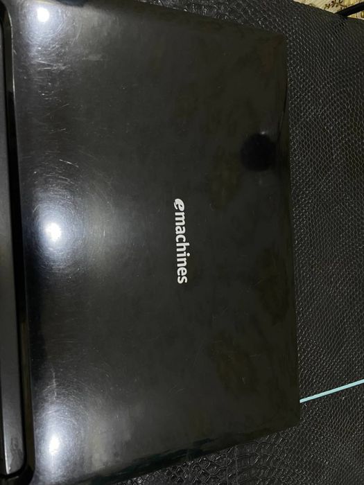Нетбук emachaines. Intel atom/ 1gb озу.