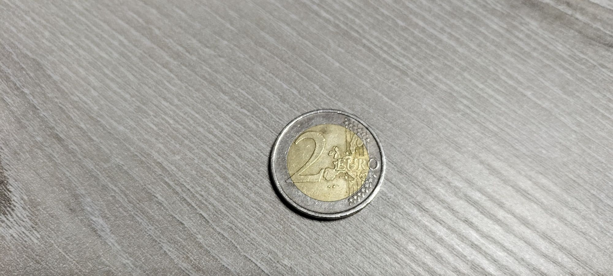 Vând moneda de 2€ Beatrix Koningin Nederlanden An 2001