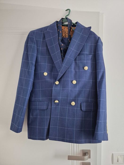 Vand rochii si costum barbati