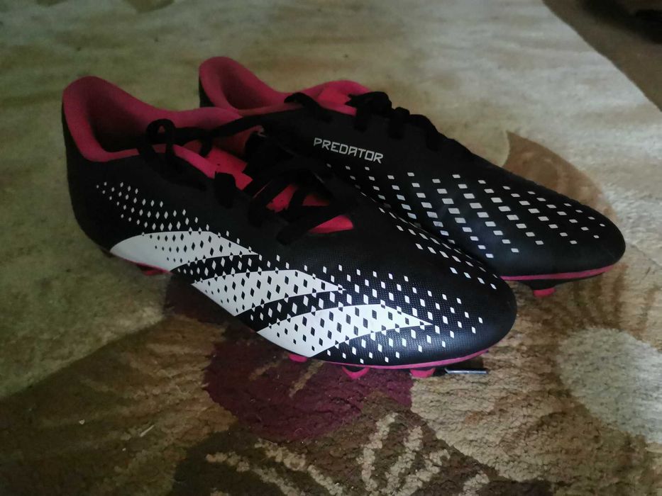 Vând ghete de fotbal adidas predator accuracy 4