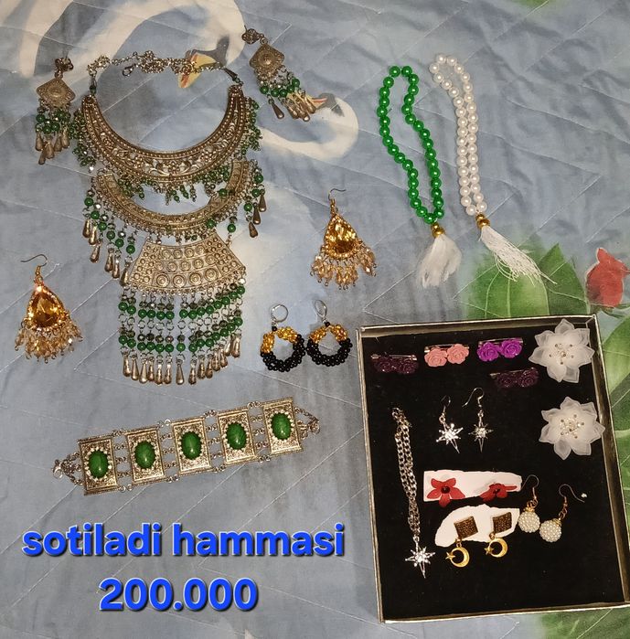 Oyoq kiyim sumka va taqinchoqlar sotiladi