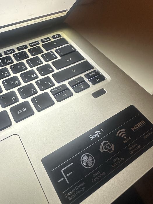 Лаптоп Acer Swift 1 като нов
