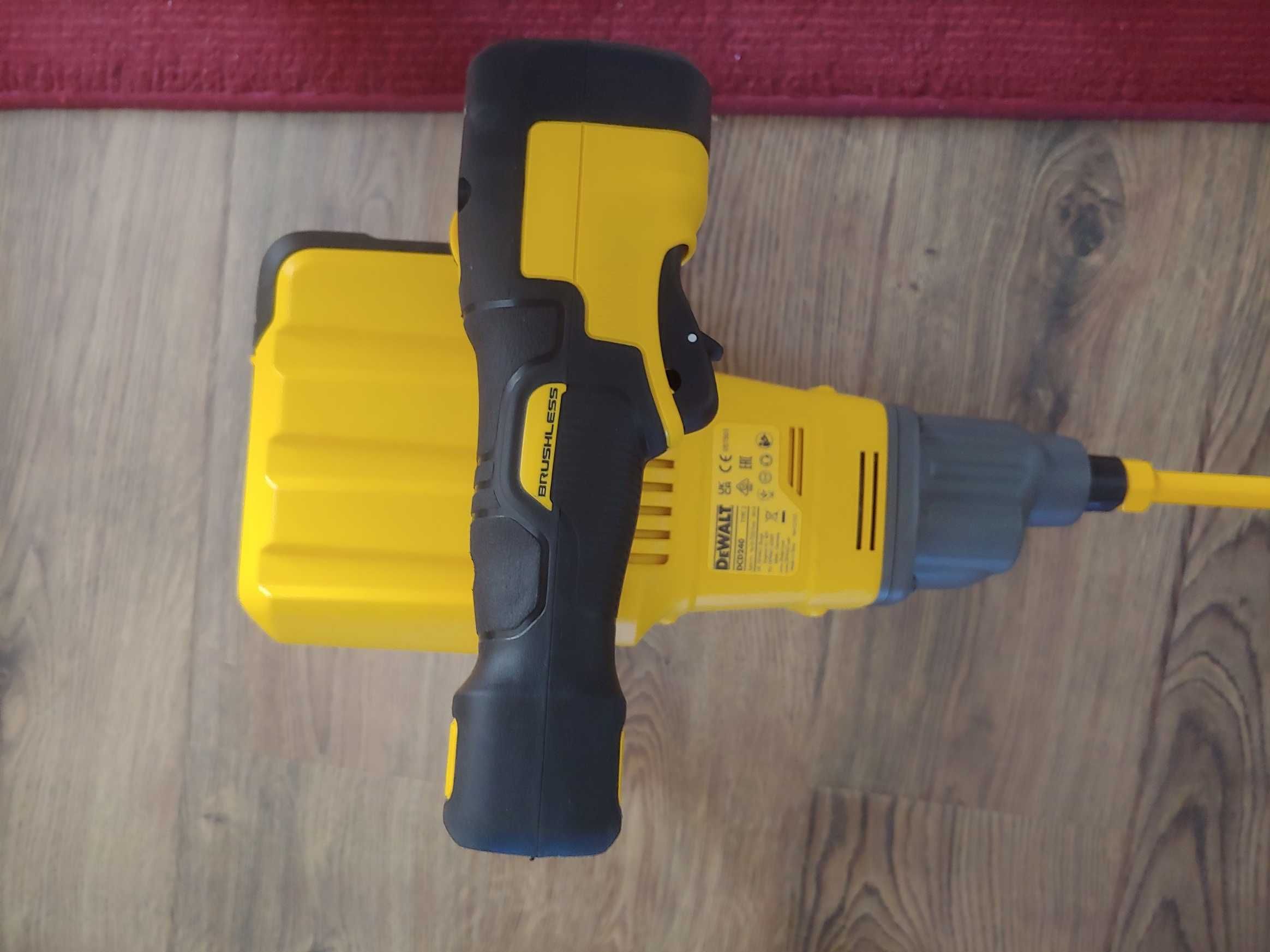 Продам аккумуляторный миксер DeWALT DCD240