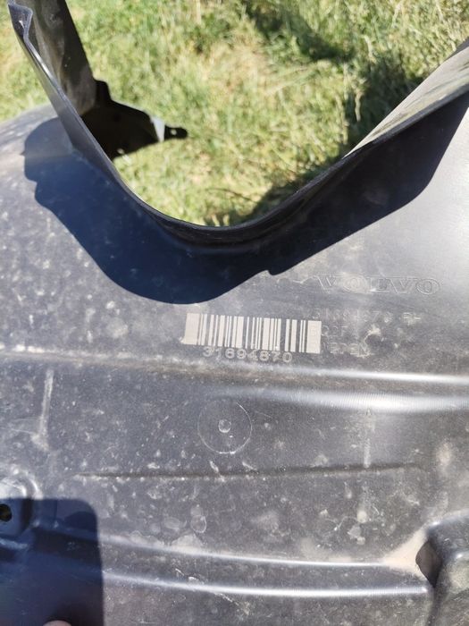 Vând carenaje   volvo v40cc, xc90, XC60 sau ornamente bara față.