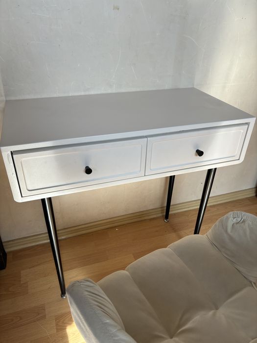 Стол со стулом/креслом