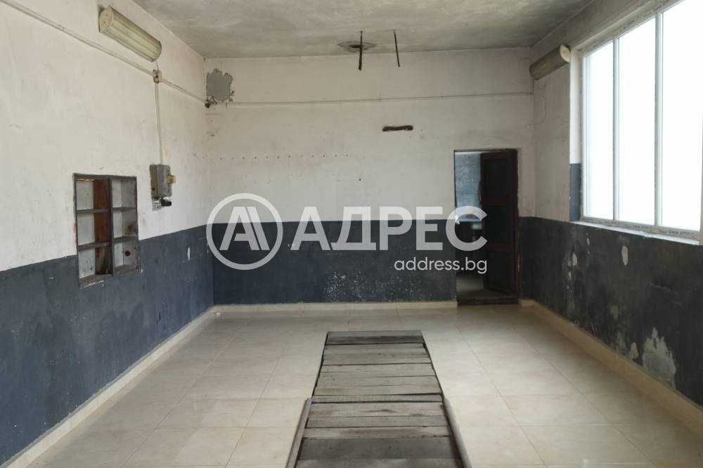 Дава се под наем Склад в Разград, Промишлена зона - Изток - 190 кв.м за 300 € - Снимка #2
