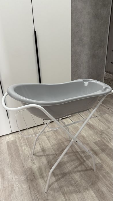 Продам детскую ванночку со стойкой