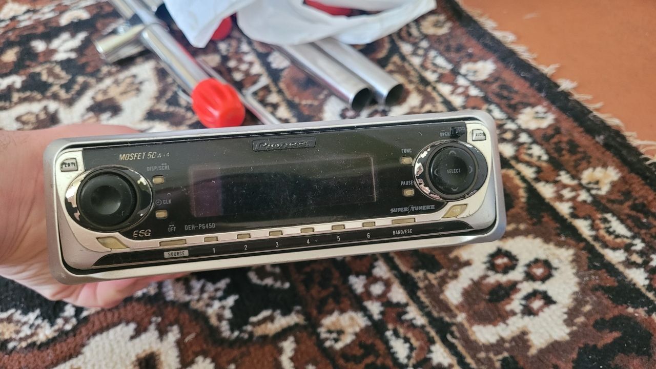 Pioneer dilfin aux