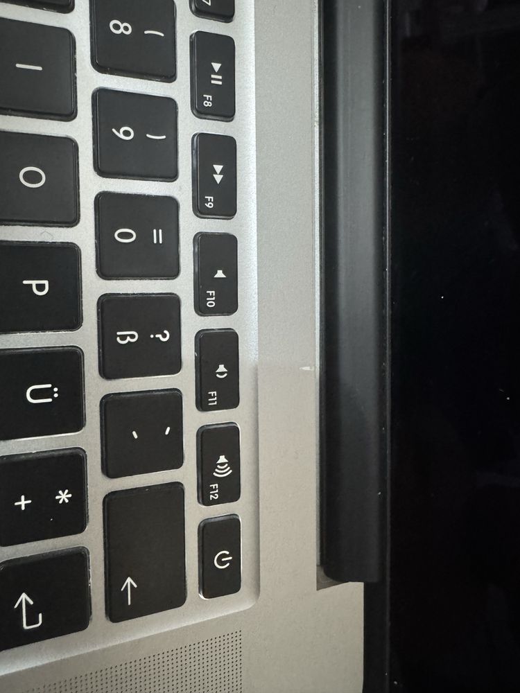 Apple MacBook Pro 2015 15’ 2.2 ghz i7 16 Ram