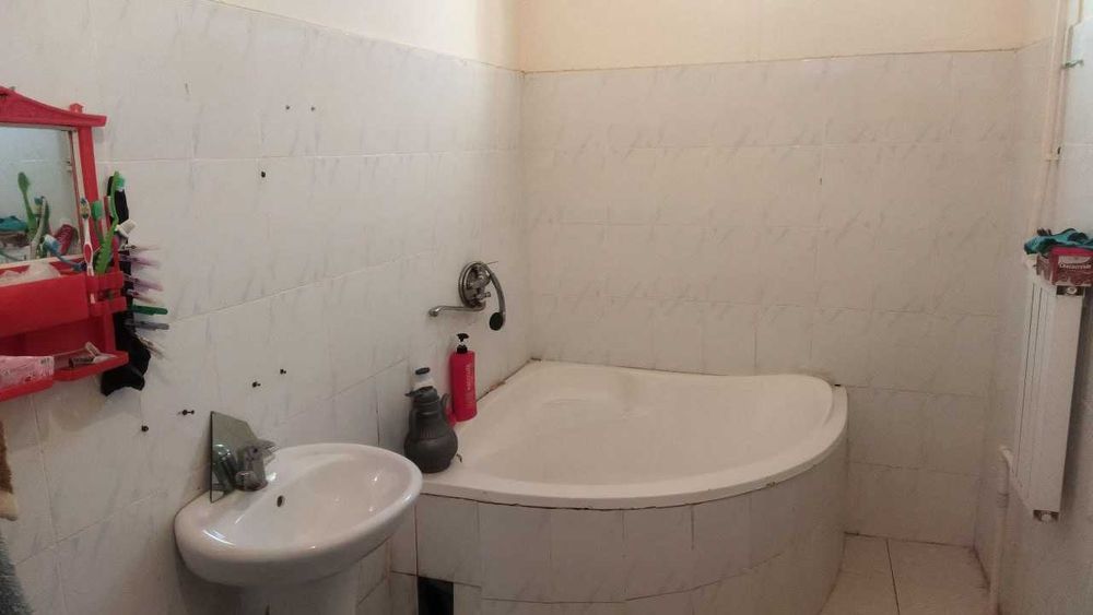 ТЕЗДА КОТТЕДЖ СОТИЛАДИ. Нархи келишилади. Манзил Гузор Мустакиллик.