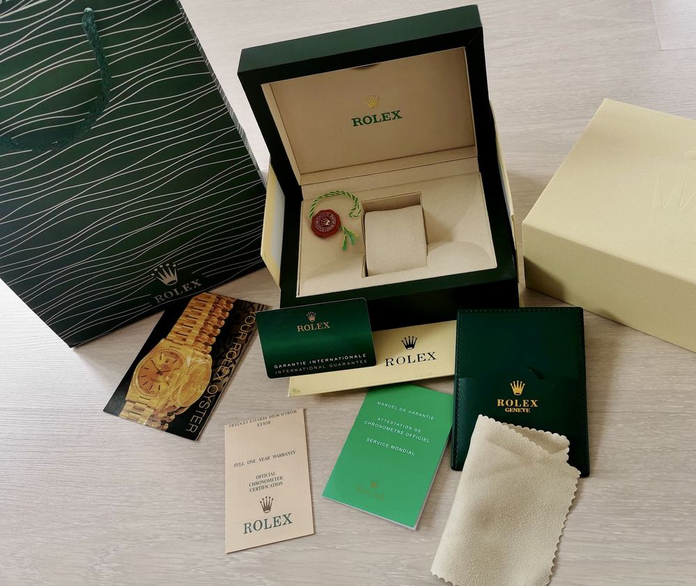 Часовник Rolex Submariner - Модели : Gold / Pepsi