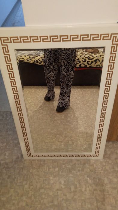 Зеркало белое с узорами