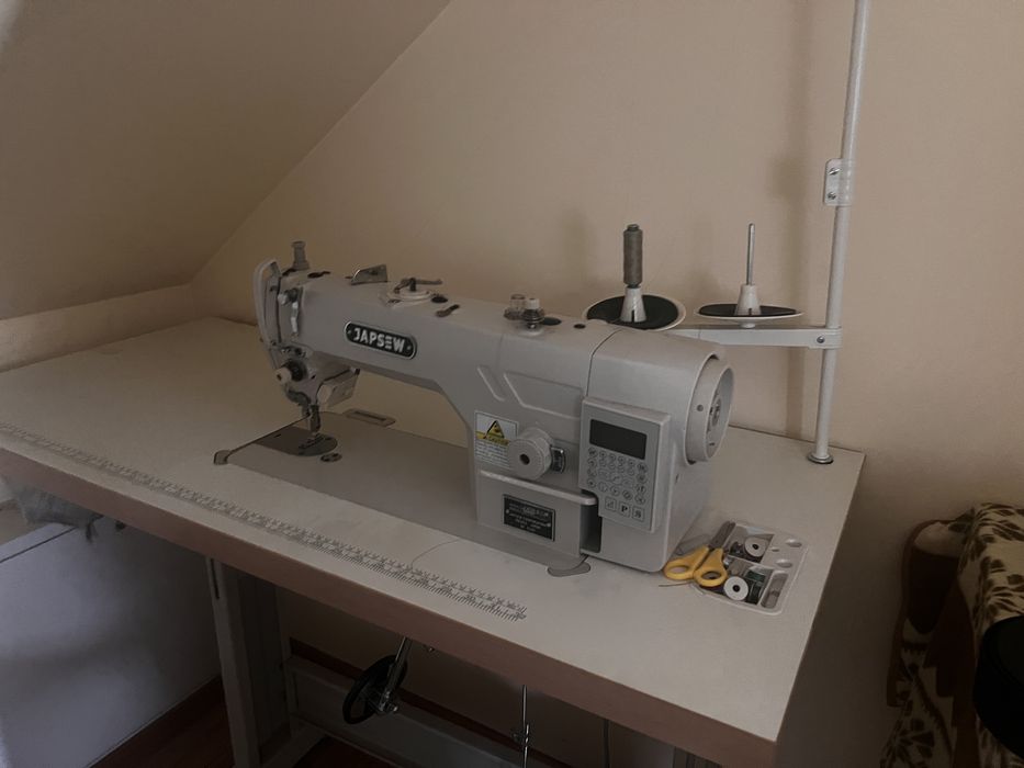 Masina liniara industrisla de cusut japoneza Japsew