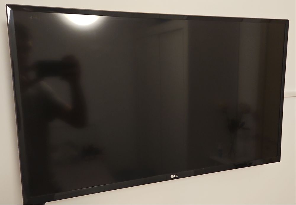 Televizor LG 32LJ500V – 32" Full HD + Suport perete Hama inclus