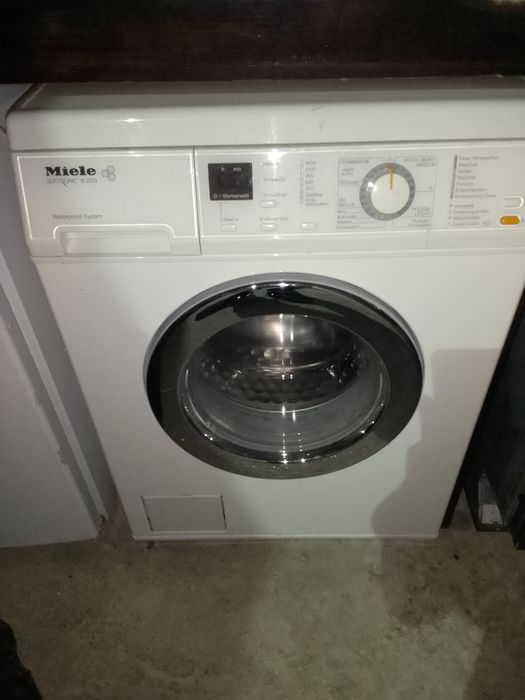 Vând mașină de spălat rufe miele