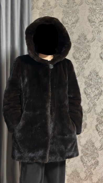 Продам норкувую шубу бренд: GF GLAM FUR