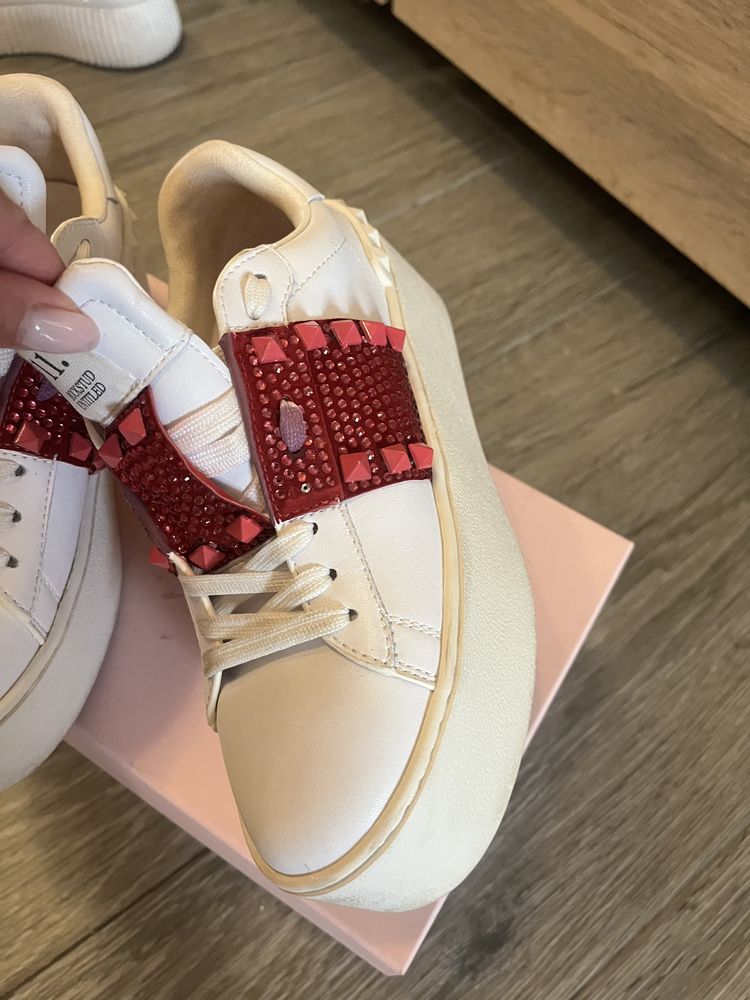 Кецове Valentino