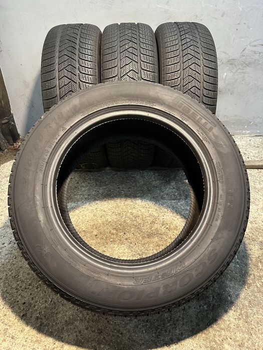 Гуми 235/60/18 PIRELLI Scorpion Winter