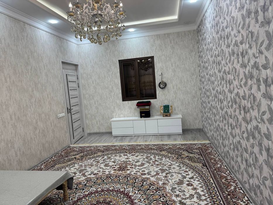 Qora qamish moyqoʻrgʻonda novostroyka sotiladi.