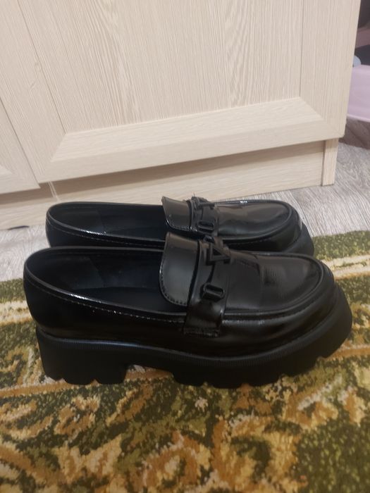Продам женские лоферы на платформе