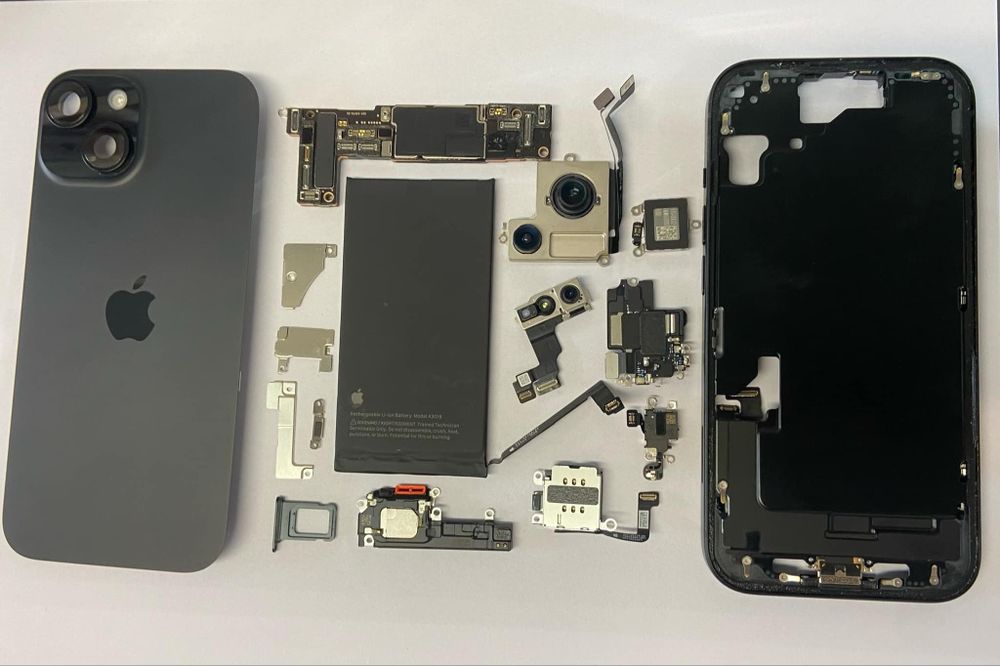 iPhone 15  за части / I cloud/-корпус, дисплей, батерия, камери, ленто