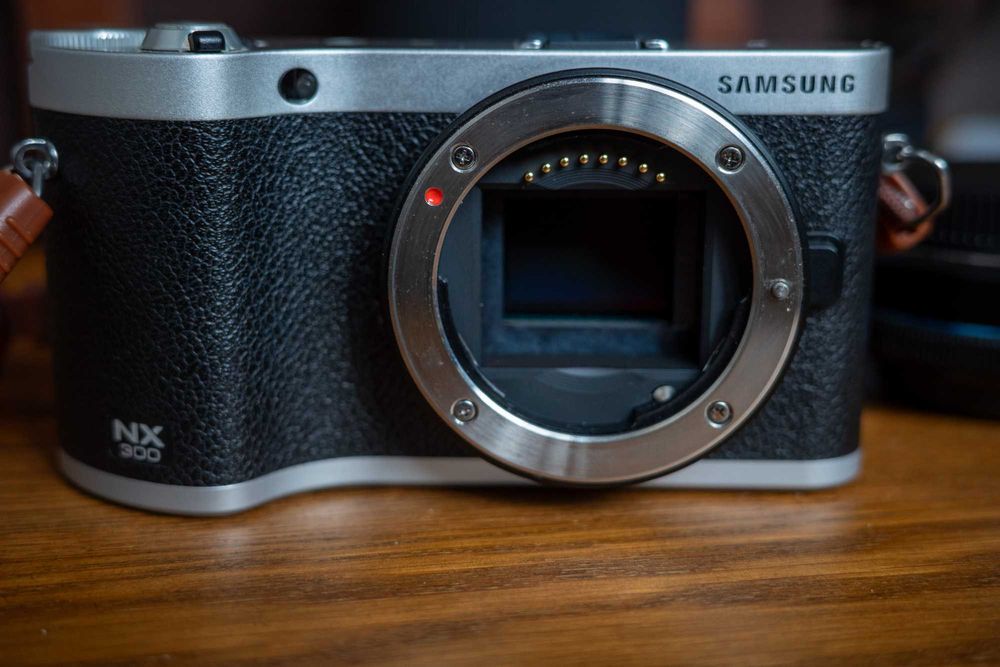 Samsung nx 300 + 3 обектива и аксесоари