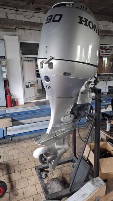 Motor Honda 90 cp