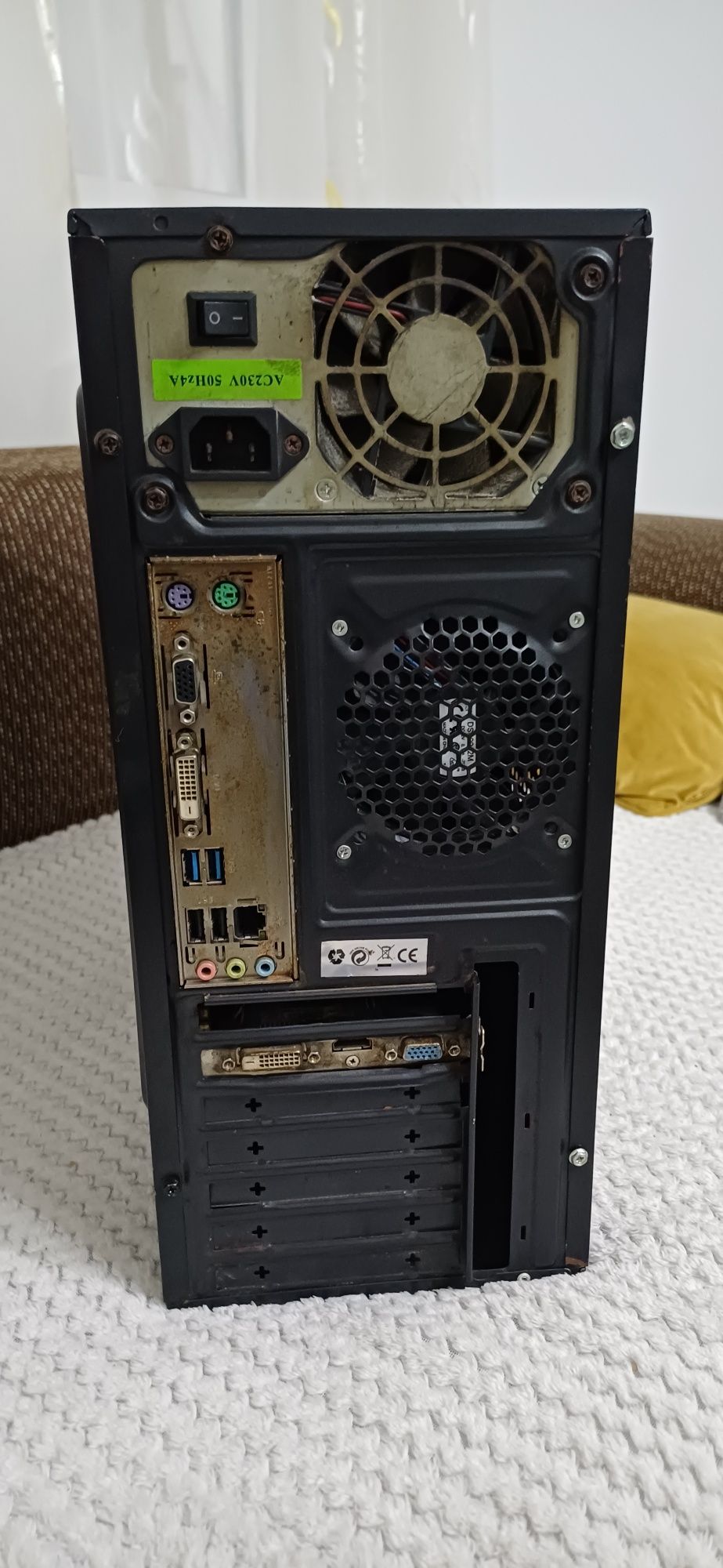 Vand PC i3 7100 12gb ram ddr4 gt630 video