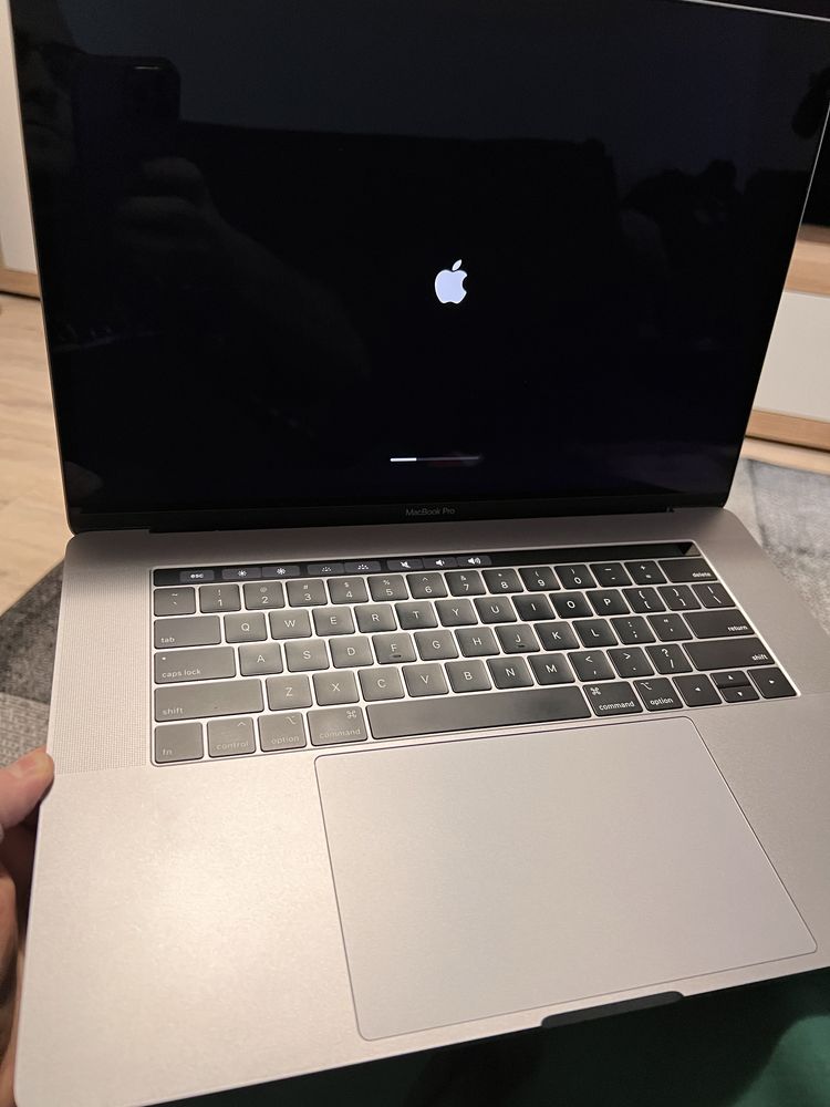 MacBook pro 15 retina mid 2018