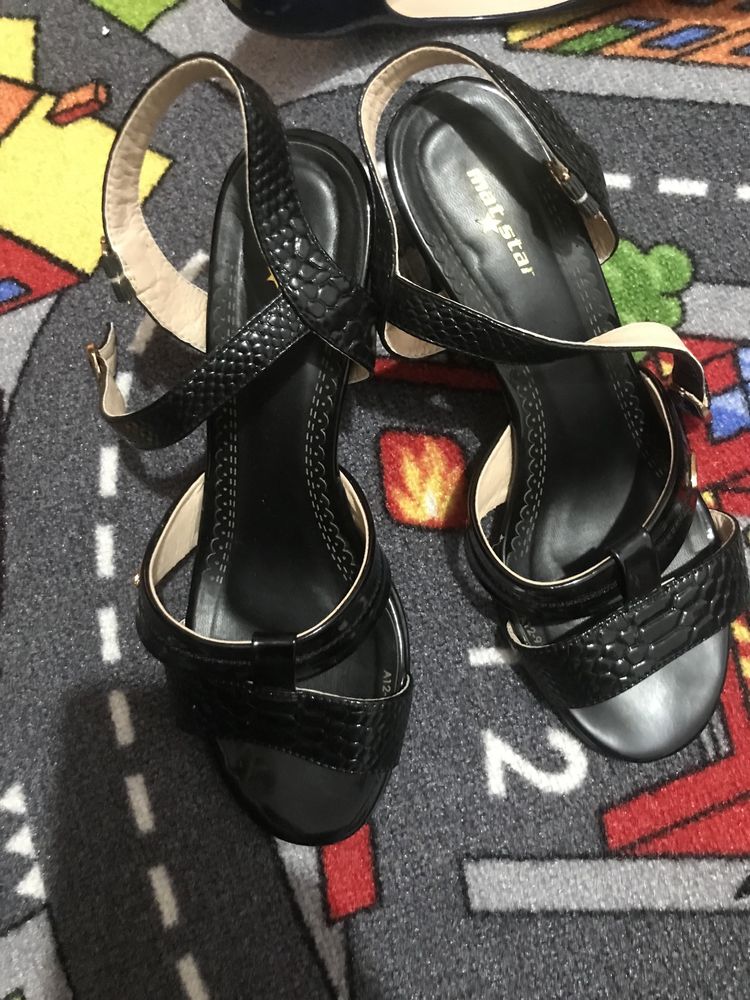 Vand sandale marimea 38
