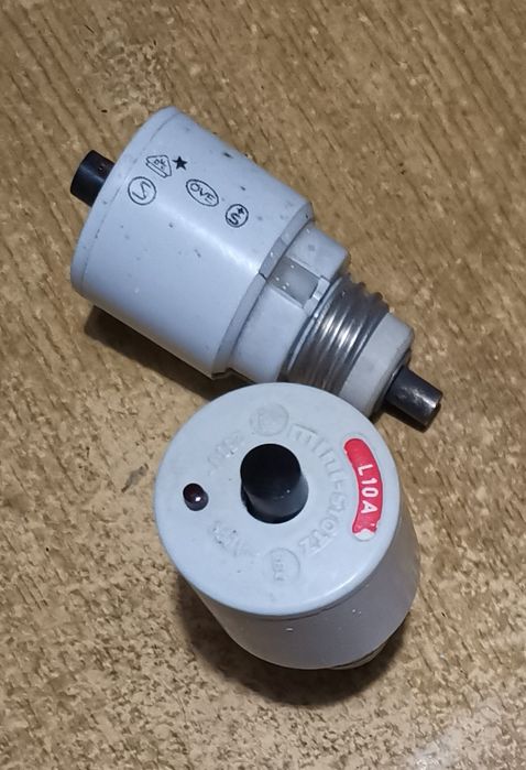 Автоматични предпазители и обикновени бушони