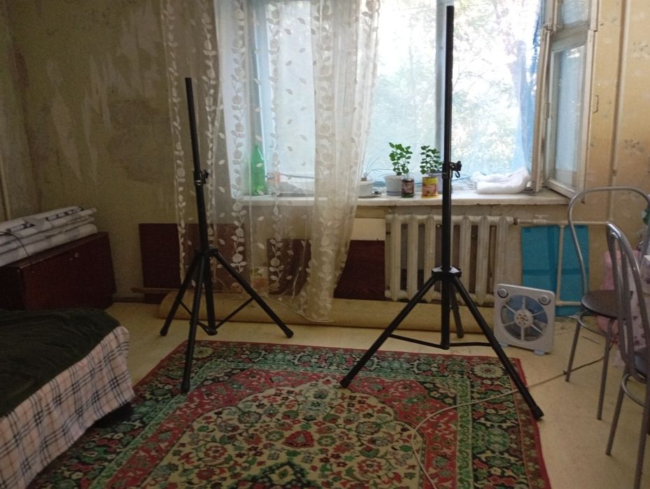 Стойки для колонок