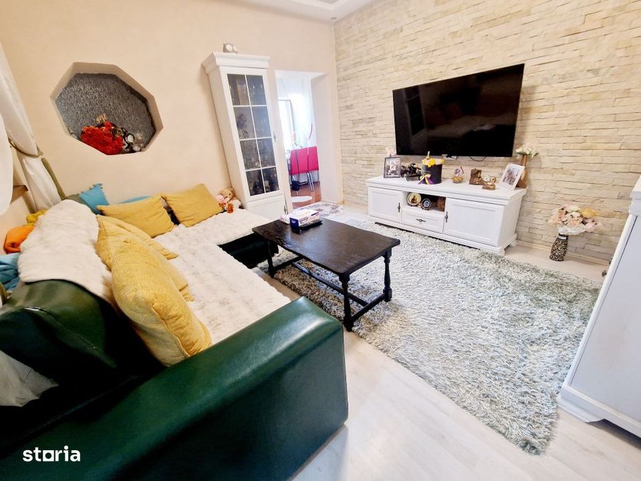 Casa la sol cu 3 camere + pod circulabil, complet renovata zona Anda,