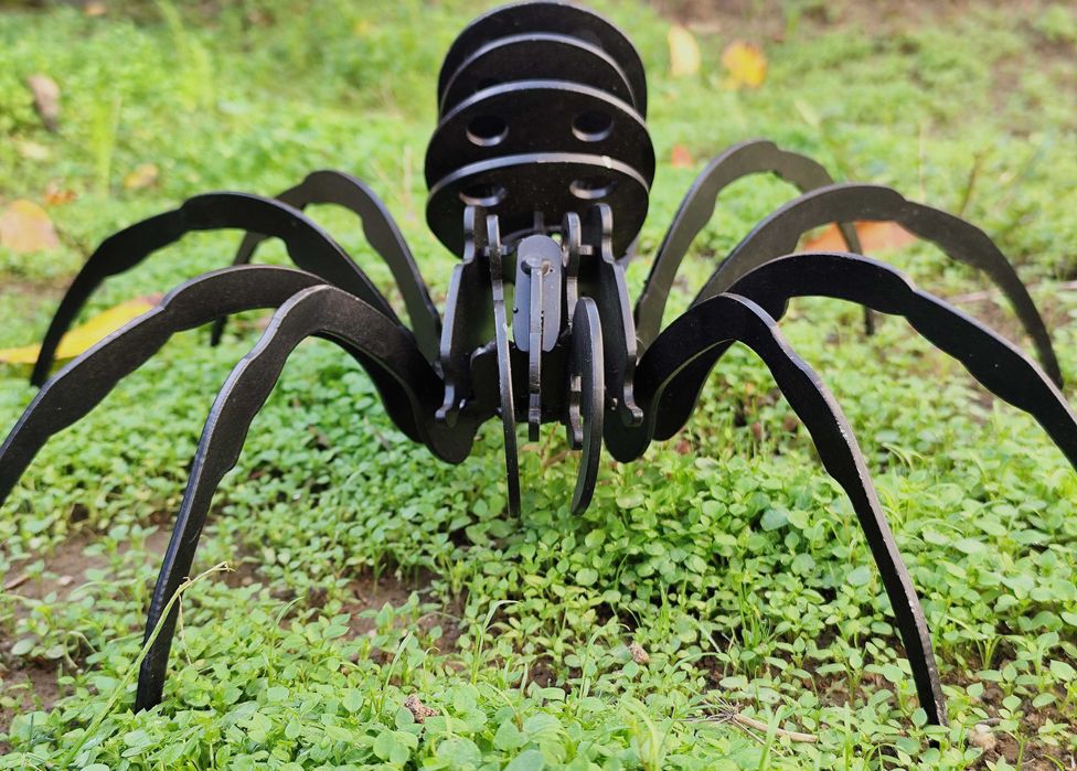 Метален паяк тарантула