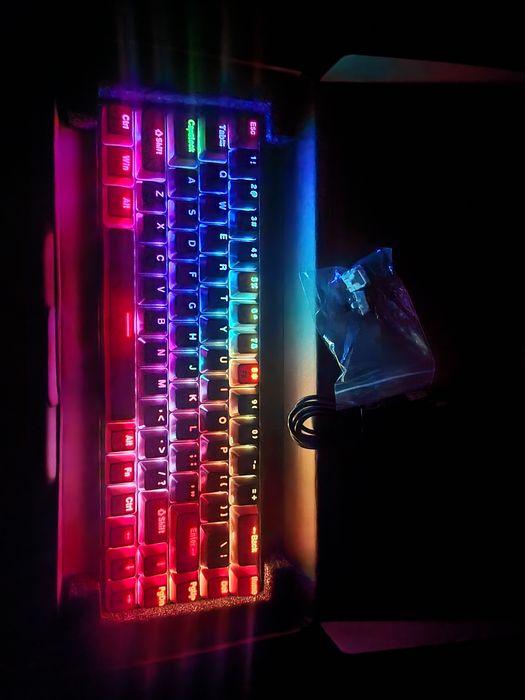 Esonne Keyboard mechanical 68 keys rgb yengi