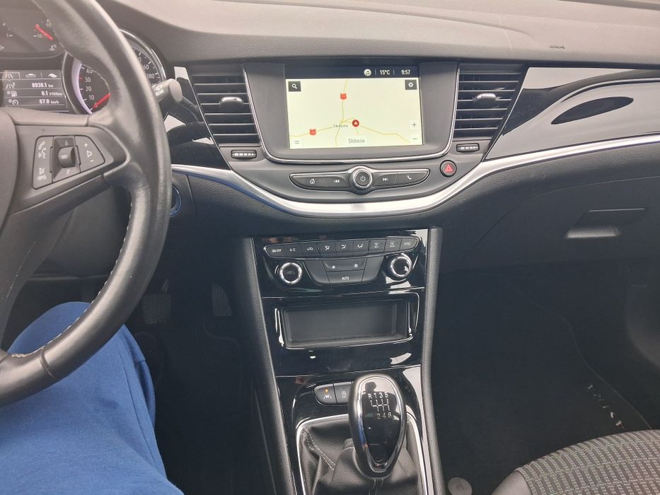 Opel  astra k.  2021