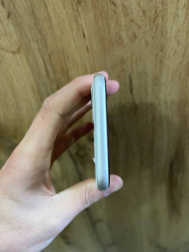 Iphone 11 64 GB sotila