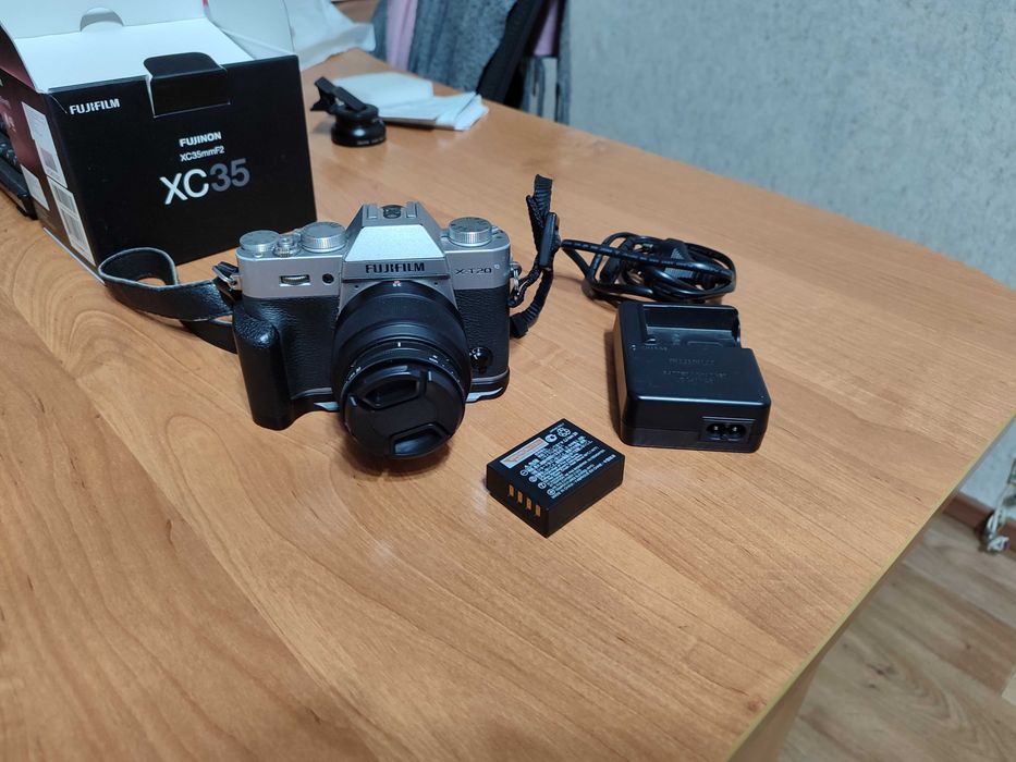 Беззеркальный фотоаппарат Fujifilm X-T20 с объективом Fujinon XC35mmF2