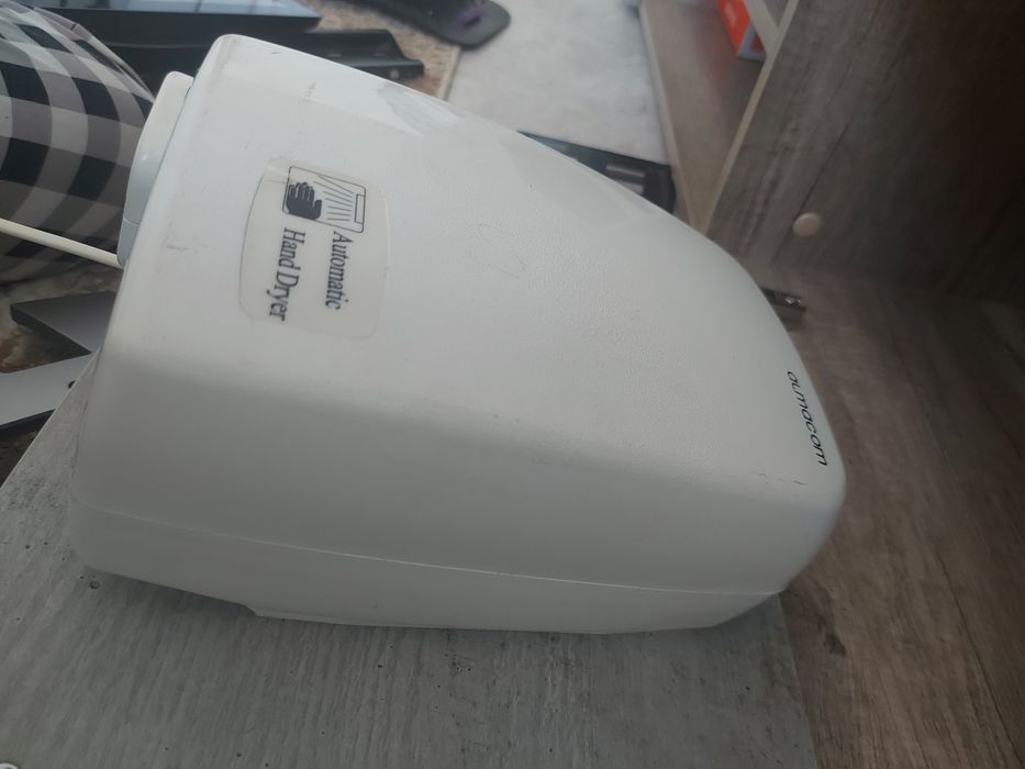 Сушилка для рук туалет