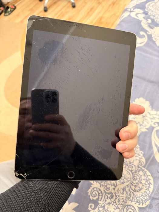 Ipad air 2 сломанно стекло