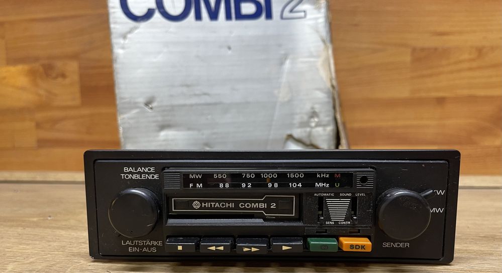 Radio casetofon vintage auto Hitachi combi2