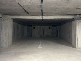 Închiriez 2 locuri de parcare subterane la doar 100m de plaja