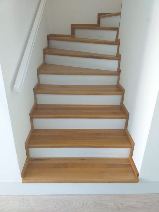Scări de interior din lemn