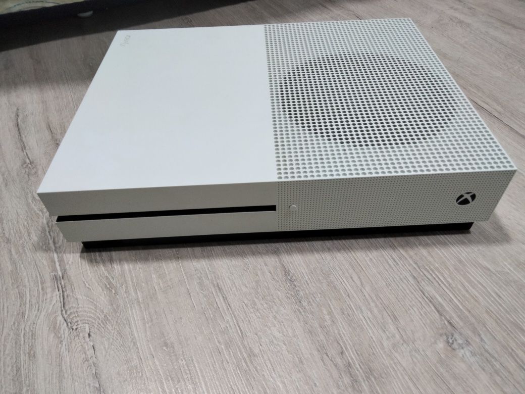 Xbox One S + 7 jocuri