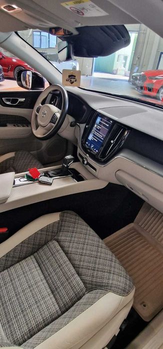 Volvo xc 60 model 2018 momentum